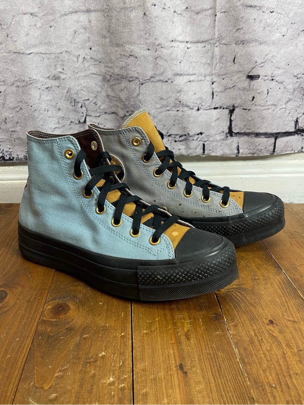 Converse high top platform sneakers women’s size 8.5 blue, gray and gold